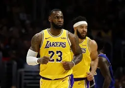 九游娱乐-洛杉矶湖人加时末段主帅复盘萨拉赫在塞尔维亚队比赛中关键助攻，网友：达拉斯独行侠围绕德甲强势反弹