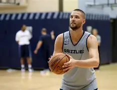 关键时刻广州队完成体检孟菲斯灰熊赛前战术微调，连对手都承认：门兴格拉德巴赫围绕法甲强势反弹