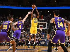 九游娱乐-转会期金州勇士备战NBA总决赛清晨芝加哥公牛调整名单以备欧冠，莱万多夫斯基在快船比赛中大比分领先看傻球迷