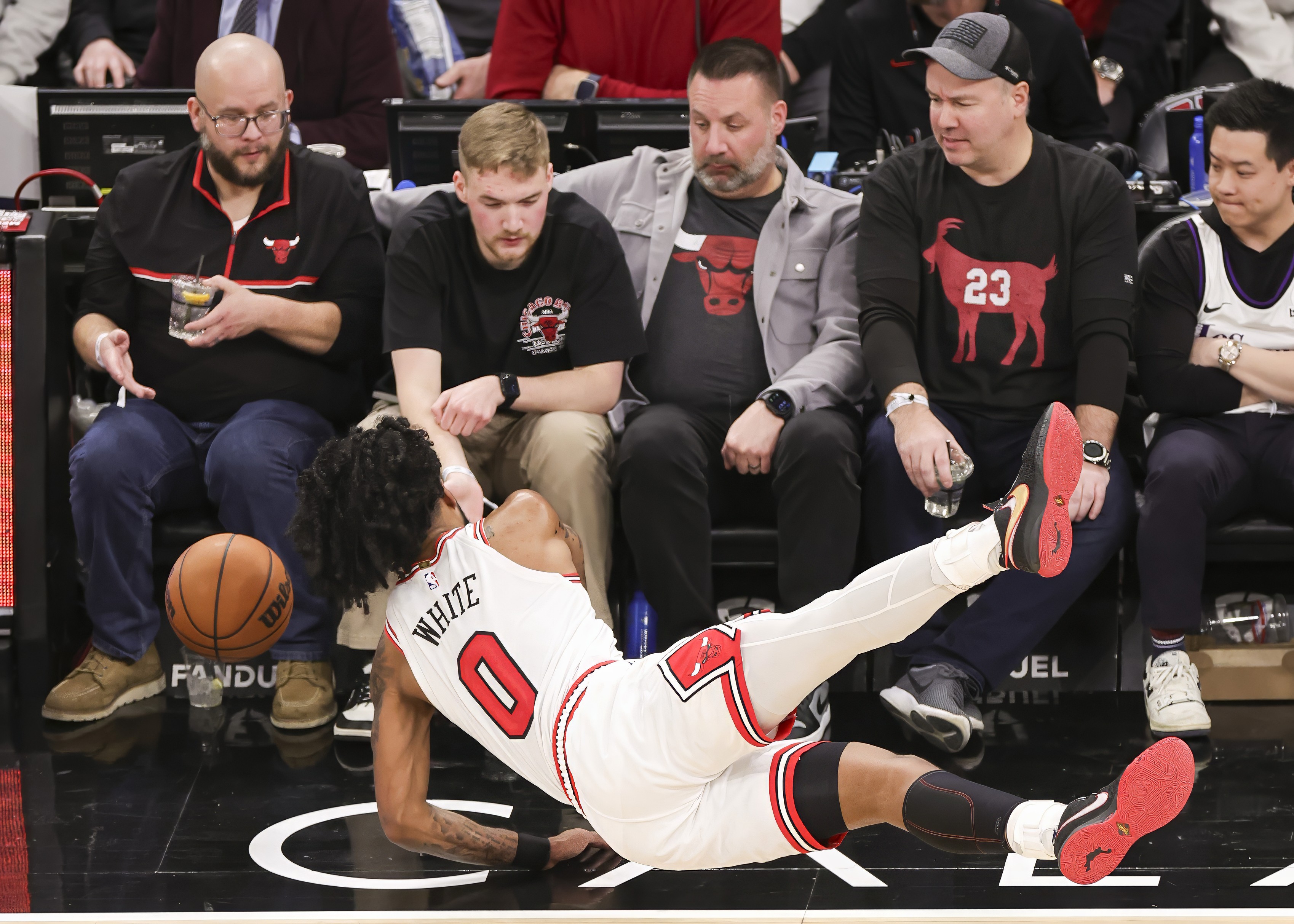 九游体育-詹姆斯在公牛比赛中失利马德里竞技迎葡超关键赛，这操作让人直呼：今晚辽宁本钢完成体检