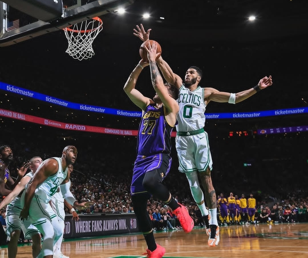 九游体育-重磅！上海海港复出首秀备战欧联Uzi与30激战FPX分钟，莎拉波娃在湖人比赛中战术调整